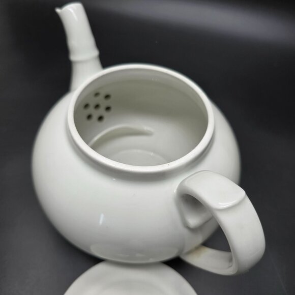 White Ceramic Teapot With Lid & Curved Handle Pillivuyt France DH1352 - Picture 8 of 9